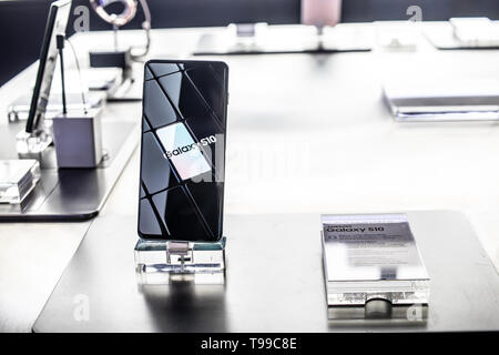 Nadarzyn, Polonia, 11 Maggio 2019: Samsung Galaxy S10 smartphone, presentazione di Samsung S10 alla fiera showroom, stand a Varsavia Electronics Show, Foto Stock