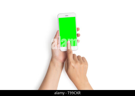 Donna uso mano tocco del dito sul telefono cellulare con il pulsante vuoto Schermo verde dalla vista superiore, isolato su sfondo bianco con tracciato di ritaglio Foto Stock