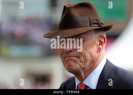 John Gosden, trainer di Stradivari prima Al Basti Equiworld Dubai Dante Stakes durante la terza giornata del Festival di Dante a York Racecourse. Foto Stock