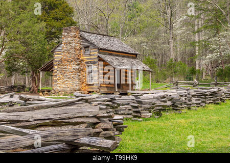 John Oliver cabina in Cades Cove nella Smoky Mountain National Park vicino a Gatlingburg, Tennessee, Stati Uniti d'America Foto Stock