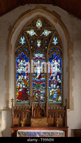 Victorian del XIX secolo il vetro macchiato finestra orientale chiesa di Santa Margherita, South Elmham, Suffolk, Inghilterra, Regno Unito c 1888 Clayton e Bell Foto Stock