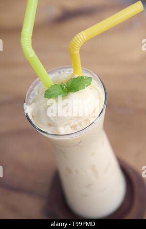 Mango frappe succhi di frutta Foto Stock