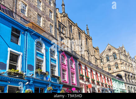Colorato Victoria Street di Edimburgo in Scozia Foto Stock