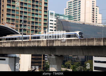 BANGKOK, Thailandia, 11 gennaio 2019 - Dall'Aeroporto di Bangkok il collegamento ferroviario "City Line'. Si tratta di un commuter rail linea di collegamento aeroporto di Suvarnabhumi a Phaya Thai Foto Stock