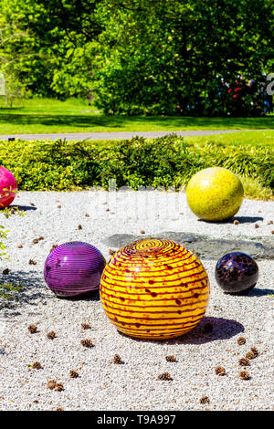 4 Maggio 2019 - "Niijima floats " Sculture in vetro di Dale Chihuly come parte della mostra temporanea a Kew Gardens, Londra Foto Stock