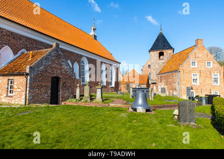 Greetsiel village, comune Krummhšrn, storica chiesa Greetsieler, Frisia orientale, Bassa Sassonia, Germania, Foto Stock