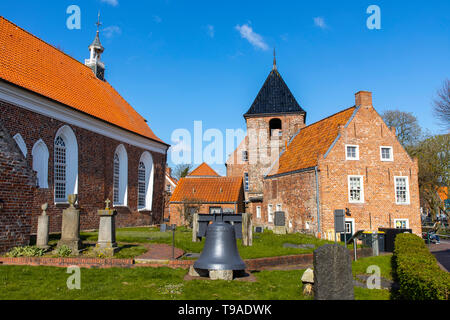 Greetsiel village, comune Krummhšrn, storica chiesa Greetsieler, Frisia orientale, Bassa Sassonia, Germania, Foto Stock