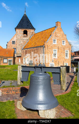 Greetsiel village, comune Krummhšrn, storica chiesa Greetsieler, Frisia orientale, Bassa Sassonia, Germania, Foto Stock