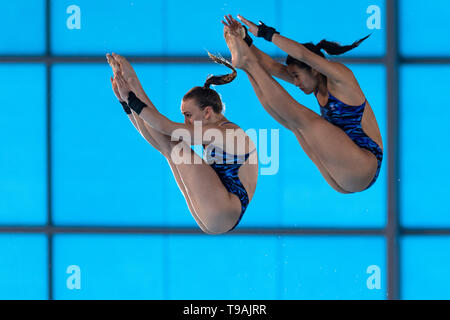 Londra, Regno Unito. Il 17 maggio 2019. Eden Cheng e Lois Toulson (GBR) competere in donne 10m Synchro Platform Finale durante la FINA/CNSG Diving World Series finale al London Aquatics Centre su Venerdì, 17 maggio 2019. Londra Inghilterra. Credito: Taka G Wu/Alamy Live News Foto Stock