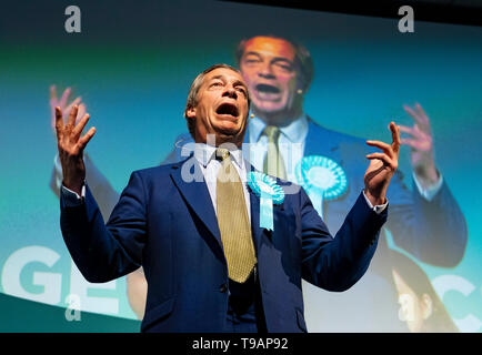 Edimburgo, Scozia, Regno Unito. Il 17 maggio 2019. Nigel Farage a Edimburgo per un rally con la Brexit del partito Unione dei candidati alle elezioni. Tenuto presso Il Corn Exchange nella città. Credito: Iain Masterton/Alamy Live News Foto Stock