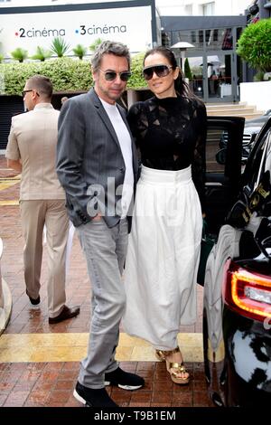 Cannes, Francia. Il 18 maggio 2019. 72a Cannes Film Festival 2019, Jean-Michel Jarre e Gong Li Credit: Indipendente Photo Agency Srl/Alamy Live News Foto Stock