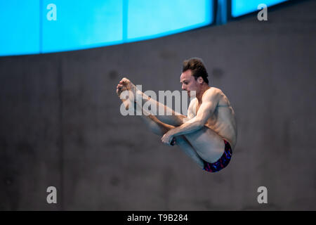 Londra, Regno Unito. 18 Maggio, 2019. Guillaume Dutoit della Svizzera compete in Uomini 3m Springboard durante FINA/CNSG Diving World Series finale al London Aquatics Centre di Sabato, 18 maggio 2019. Londra Inghilterra. Credito: Taka G Wu/Alamy Live News Foto Stock