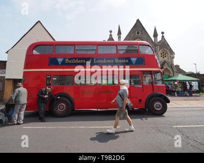 Faversham, Kent, Regno Unito. 18th maggio 2019. 25th Faversham Transport Weekend: Il primo giorno di questo festival annuale dei trasporti mostra una gamma di autobus vintage e di trasporto commerciale. Un autobus a due piani AEC REGENT III del 1951. Credito: James Bell/Alamy Live News Foto Stock