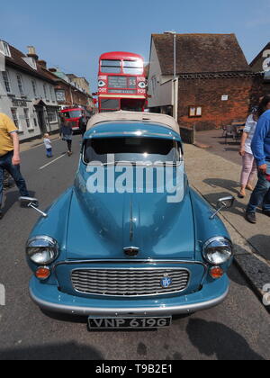 Faversham Kent, Regno Unito. 18 Maggio, 2019. Xxv Faversham Weekend di trasporto: il primo giorno di questo trasporto annuale festival involucro mostra una gamma di autobus vintage e trasporto commerciale. Credito: James Bell/Alamy Live News Foto Stock