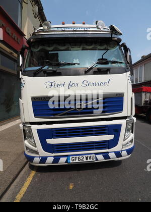 Faversham Kent, Regno Unito. 18 Maggio, 2019. Xxv Faversham Weekend di trasporto: il primo giorno di questo trasporto annuale festival involucro mostra una gamma di autobus vintage e trasporto commerciale. Credito: James Bell/Alamy Live News Foto Stock