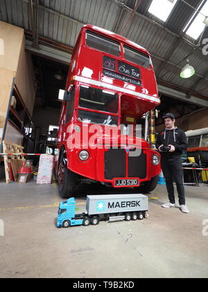 Faversham Kent, Regno Unito. 18 Maggio, 2019. Xxv Faversham Weekend di trasporto: il primo giorno di questo trasporto annuale festival involucro mostra una gamma di autobus vintage e trasporto commerciale. Credito: James Bell/Alamy Live News Foto Stock