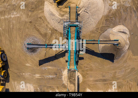 Vista aerea di frantumato di cava di pietra macchina Foto Stock