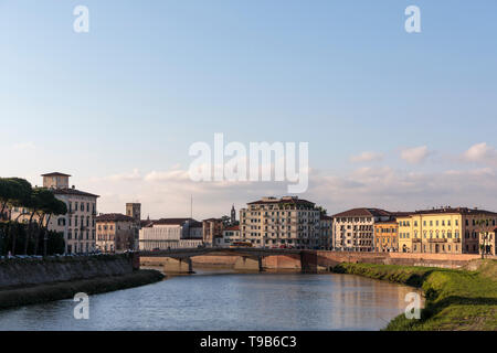 Ponte della Vittoria, Pisa nel tardo pomeriggio la luce Foto Stock