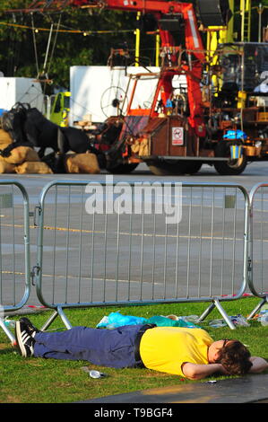 Dal 2012 al 2018 La Royale De Luxe outdoor Theatre Company visitò Liverpool con loro giganti Spectacualr mostra con Bambina Giant & Zolo. Foto Stock