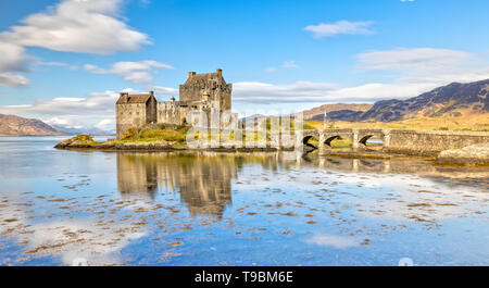 Eilean Donan Castle in Dornie nelle Highlands scozzesi, Scozia Foto Stock