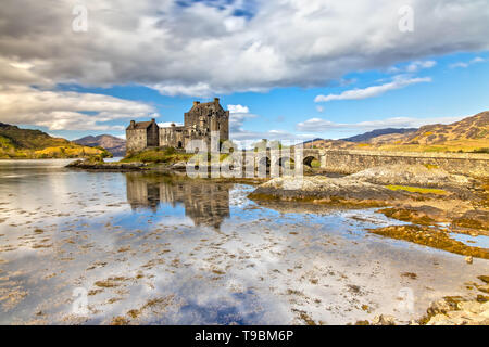 Eilean Donan Castle in Dornie nelle Highlands scozzesi, Scozia Foto Stock