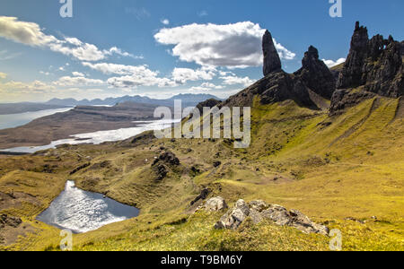 Vista panoramica sopra il vecchio uomo di Storr sull isola di Skye in Scozia Foto Stock