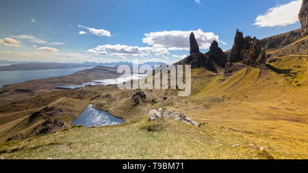 Vista panoramica sopra il vecchio uomo di Storr sull isola di Skye in Scozia Foto Stock