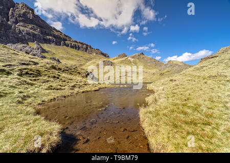 Vista panoramica sopra il vecchio uomo di Storr sull isola di Skye in Scozia Foto Stock