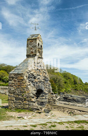 Cwm yr Eglwys chiesa rimane Pembrokeshire Coast Foto Stock