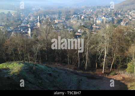 Vista del villaggio di Chevreuse da Chateau de la Madeleine - Yvelines - Francia Foto Stock