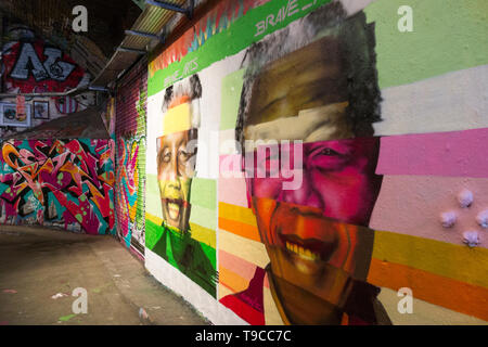 Brave Arts ritratto del Presidente Nelson Mandela, Leake Street archi, Waterloo, Southwark, London, SE1, Regno Unito Foto Stock