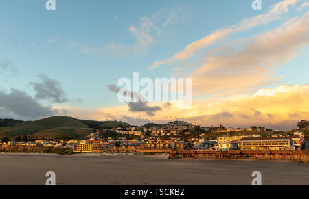 Tramonto a Pismo Beach in un pomeriggio invernale, California, Stati Uniti d'America. Foto Stock