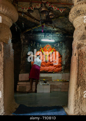 31-Mar-2019Ganesh tempio-Jogeshwari rock-cut grotta, Ingresso Est - risalgono al 520 a 550 CE. Mumbai India Maharashtra Foto Stock