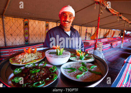 Gastronomía Jordana, Wadi Rum, Jordania, Oriente Medio Foto Stock