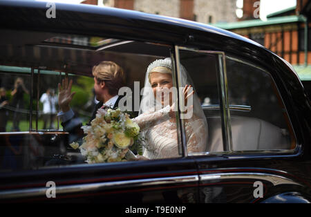 La signora Gabriella Windsor e Thomas Kingston lasciare alla cappella di San Giorgio nel Castello di Windsor, a seguito del loro matrimonio. Foto Stock