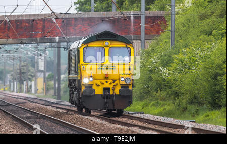 Classe GM 66 66522 locomotiva 'Maltby Raider" con nessun carico sulla costa est Mainline. Foto Stock