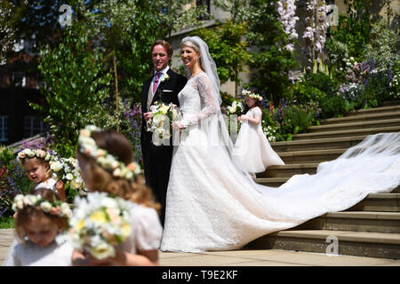 La signora Gabriella Windsor e Thomas Kingston lasciare alla cappella di San Giorgio nel Castello di Windsor, a seguito del loro matrimonio. Foto Stock