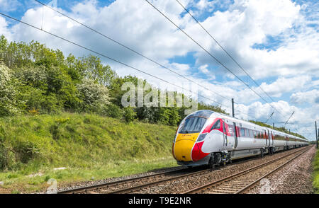 Il nuovo LNER Azuma treno elettrico operante sulla costa est Mainline, Inghilterra, Regno Unito. Foto Stock