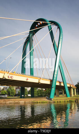 Università ponte sul fiume Brda a Bydgoszcz. Polonia Foto Stock