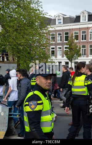 La polizia di lavorare intorno al Museumplein Ajax campione olandese parte Amsterdam Paesi Bassi 2019 Foto Stock