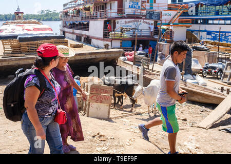 La vita quotidiana di scena a La Boca porta, Yurimaguas, Alto Amazonas provincia, regione di Loreto, Perù Foto Stock