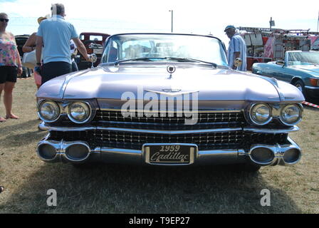 Un 1959 Cadillac Coupe de Ville classic American automobile parcheggiata sul display in Riviera Classic Car Show, Paignton, Devon, Inghilterra. Regno Unito. Foto Stock