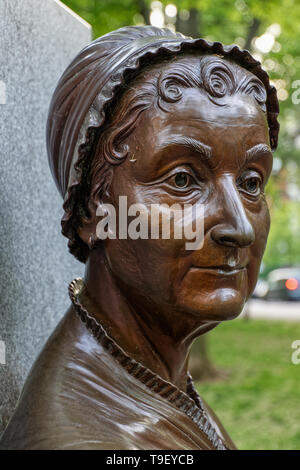 Boston, MA - Maggio 18, 2015: Questa chiusura di una statua in bronzo su Commonwealth Avenue raffigura Abigail Adams prima signora Presidente John Adams e advoca Foto Stock