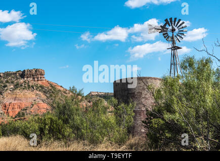 Canyon, TX - Agosto 24, 2015: Aermotor mulino a vento a Palo Duro Canyon Foto Stock