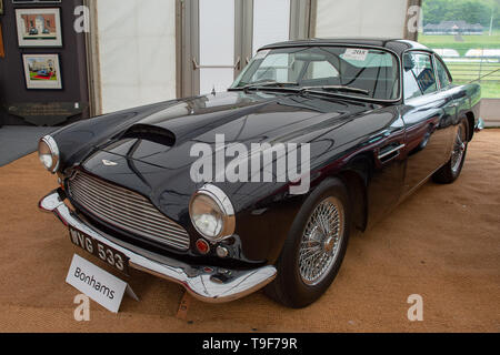 High Wycombe, Regno Unito. 18 maggio 2019. Mettere Bonhams Aston Martin e la Lagonda di automobili e relative automobilia sotto il martello al Wormsley Station Wagon nel Buckinghamshire. Nella foto: 1961 Aston Martin DB4 Serie III berlina sportiva. Credito: Peter Manning/Alamy Live News Foto Stock