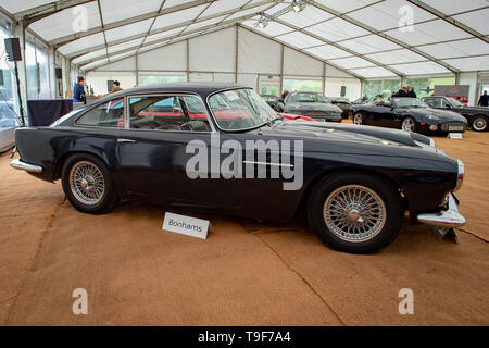 High Wycombe, Regno Unito. 18 maggio 2019. Mettere Bonhams Aston Martin e la Lagonda di automobili e relative automobilia sotto il martello al Wormsley Station Wagon nel Buckinghamshire. Nella foto: 1961 Aston Martin DB4 Serie III berlina sportiva. Credito: Peter Manning/Alamy Live News Foto Stock