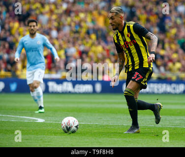 LONDON, Regno UINTED. 18 Maggio, 2019 Watford's Roberto Pereyra durante la finale di FA Cup match tra Manchester City e Watford allo stadio di Wembley, Londra il 18 maggio 2019 Azione di Credito Foto Sport FA Premier League e Football League immagini sono soggette a licenza DataCo solo uso editoriale nessun uso non autorizzato di audio, video, dati, calendari (al di fuori dell'UE), club/campionato loghi o 'live' servizi. Online in corrispondenza uso limitato a 45 immagini (+15 in tempo extra). Non utilizzare per emulare le immagini in movimento. Nessun uso in scommesse, giochi o un singolo giocatore/club/league pubblicazioni/servizi. Credit: Azione Foto Sport Foto Stock