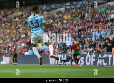 Londra, Regno Unito. 18 maggio 2019 Manchester City's Gabriel Gesù celebra per renderlo 4-0 durante la Emirates finale di FA Cup tra il Manchester City e il Watford al Wembley Stadium di Londra. 18 maggio 2019. Solo uso editoriale. Nessun uso non autorizzato di audio, video, dati, calendari, club/campionato loghi o 'live' servizi. Online in corrispondenza uso limitato a 120 immagini, nessun video emulazione. Nessun uso in scommesse, giochi o un singolo giocatore/club/league pubblicazioni. Credito: James Boardman / Alamy Live News Foto Stock