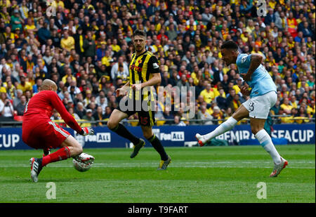 LONDON, Regno UINTED. 18 Maggio, 2019 Manchester City's Gabriel punteggi di Gesù durante la finale di FA Cup match tra Manchester City e Watford allo stadio di Wembley, Londra il 18 maggio 2019 Azione di Credito Foto Sport FA Premier League e Football League immagini sono soggette a licenza DataCo solo uso editoriale nessun uso non autorizzato di audio, video, dati, calendari (al di fuori dell'UE), club/campionato loghi o 'live' servizi. Online in corrispondenza uso limitato a 45 immagini (+15 in tempo extra). Non utilizzare per emulare le immagini in movimento. Nessun uso in scommesse, giochi o un singolo giocatore/club/league pubblicazioni/servizi. Credito: Acti Foto Stock