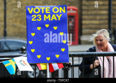 Londra, Regno Unito. 18 Maggio, 2019. Una targhetta dal voto popolare è visto a Islington, Londra Nord. Credito: Dinendra Haria/SOPA Immagini/ZUMA filo/Alamy Live News Foto Stock